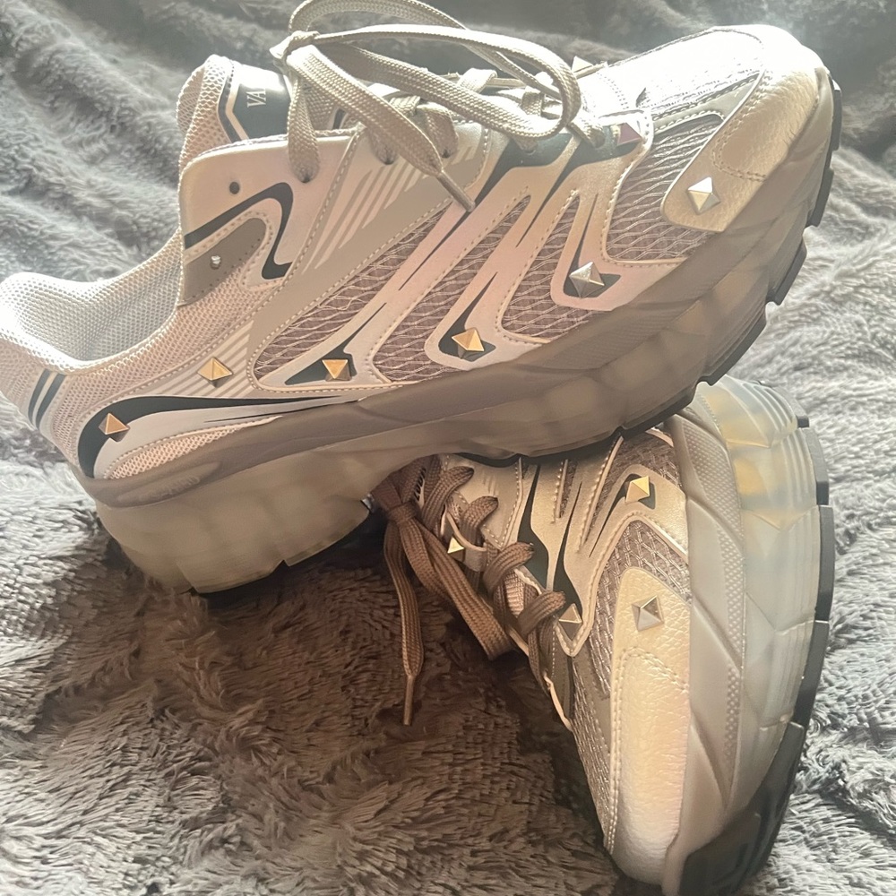 Valentino Garavani MS-2960 Size 41 EU